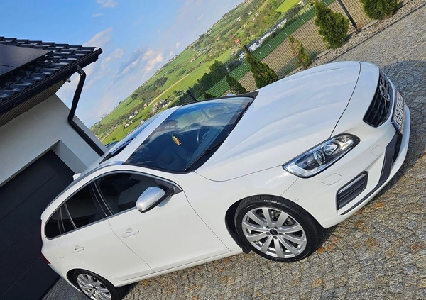 Volvo V60 cena 64000 przebieg: 175000, rok produkcji 2017 z Limanowa małe 29